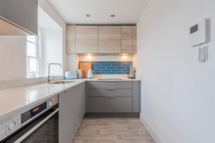 1 Bedroom Flat For Sale In Bath Road, Keynsham, Bristol, BS31