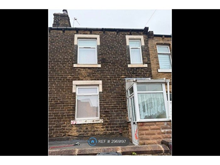 2 Bedroom Terraced House To Rent In Moor End Road, Huddersfield, HD4