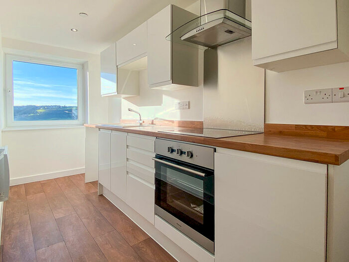 2 Bedroom Apartment To Rent In Wheatley Court, Halifax, HX2