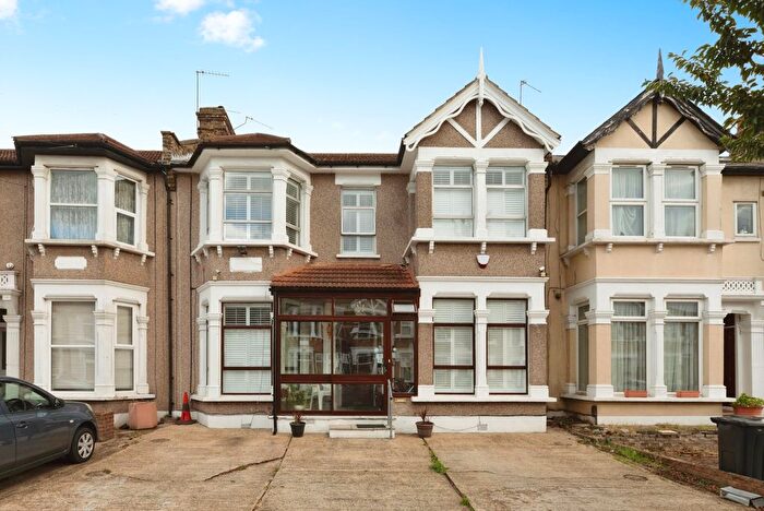 4 Bedroom Terraced House For Sale In Courtland Avenue, Ilford, Essex, IG1
