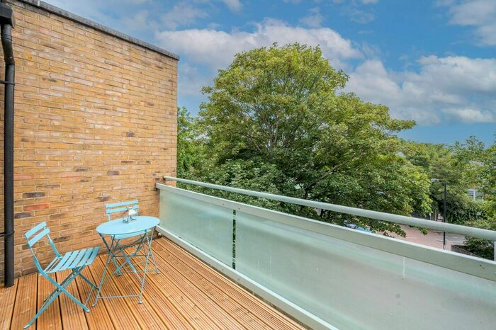 3 Bedroom Flat For Sale In Connexion Building, Battersea, London, SW11