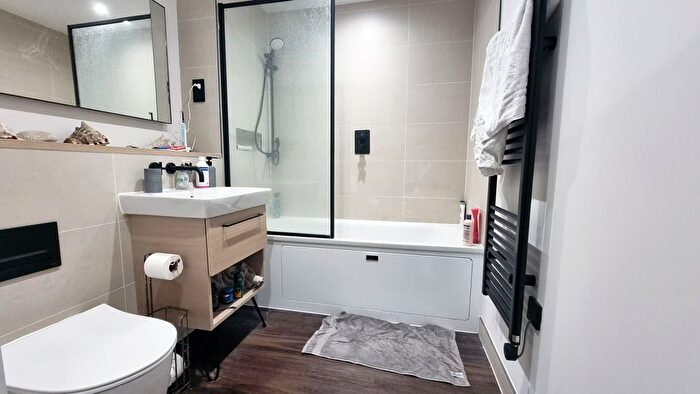 2 Bedroom Flat For Sale In Flagstaff Road, Reading, RG2