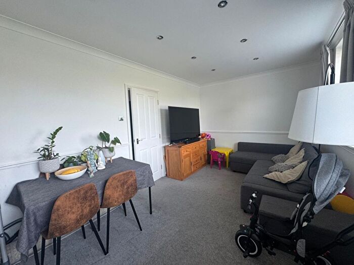 2 Bedroom Flat To Rent In Spencer Court, Orpington, BR6