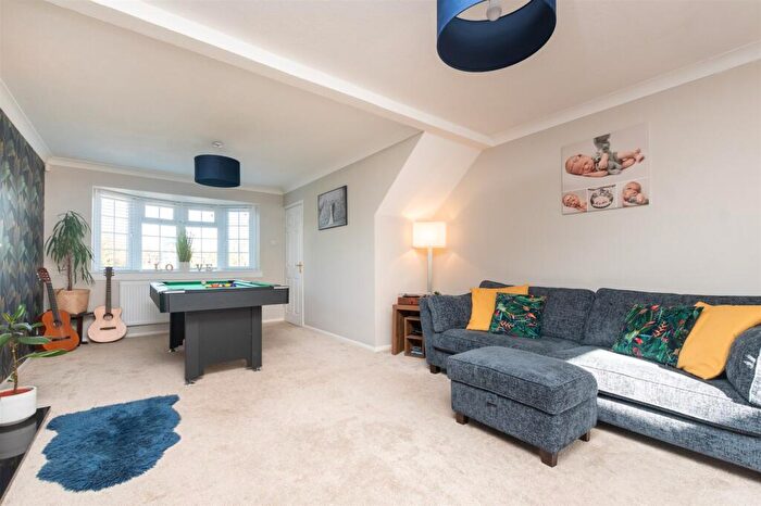 4 Bedroom Detached House For Sale In Wallbridge Lane, Upchurch, Kent, ME8