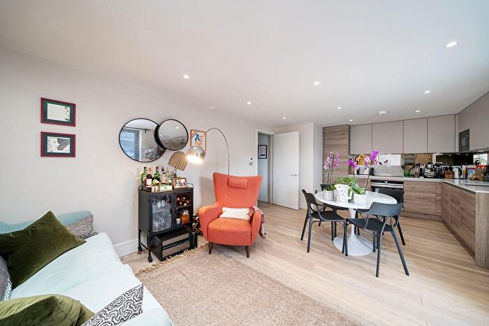 2 Bedroom Flat For Sale In Hermes Street, London, N1