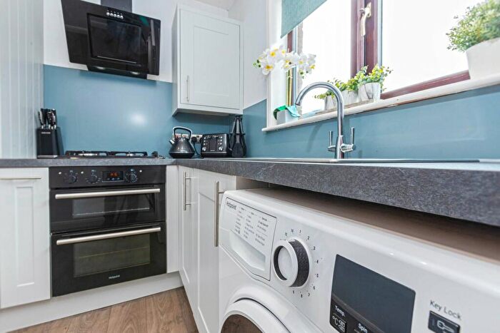 2 Bedroom Detached Bungalow For Sale In Dewars Avenue, Kelty, KY4