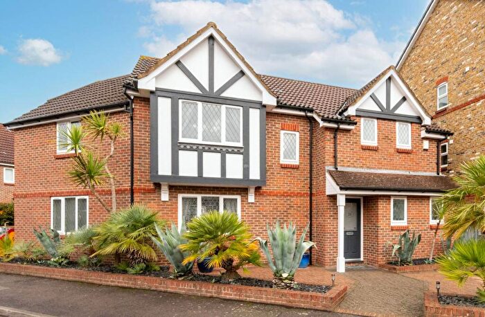 5 Bedroom House For Sale In Camel Grove, Kingston, Kingston Upon Thames, KT2