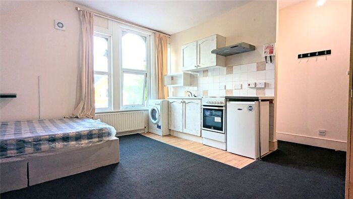 Studio To Rent In Upper Tollington Park, Finsbury Park, London, N4