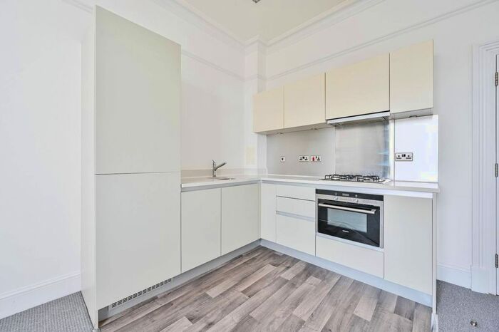 1 Bedroom Flat To Rent In Langhorne Street, Woolwich, London, SE18