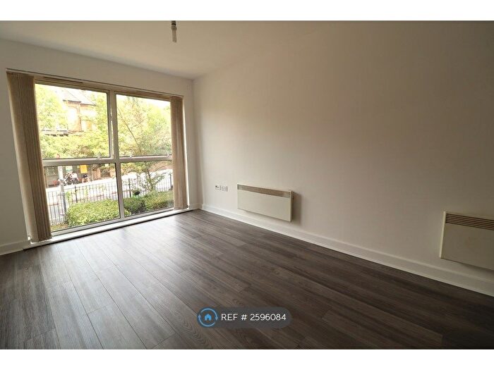 2 Bedroom Flat To Rent In Epping Court, London, SE22