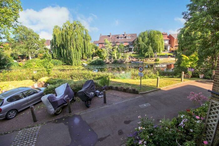 2 Bedroom Apartment To Rent In Kingfisher Court, Bridge Road, KT8