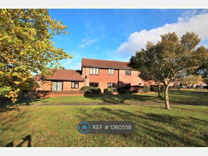 1 Bedroom Flat To Rent In Godmanston Close, Poole, BH17