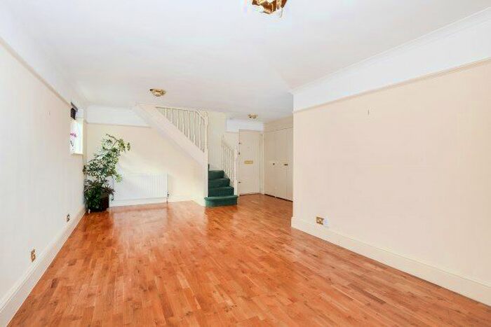 2 Bedroom Flat To Rent In Woodford Road, London, E18