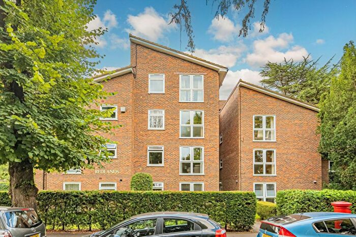 2 Bedroom Flat For Sale In Cromwell Road, Teddington, TW11