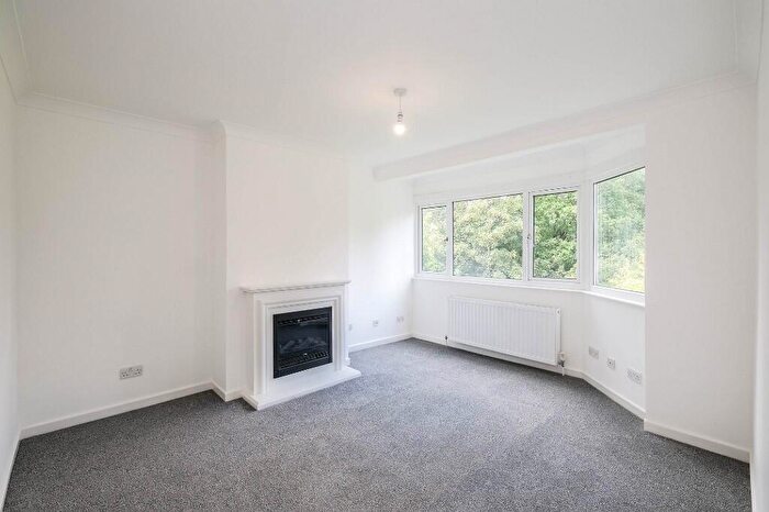 2 Bedroom Maisonette To Rent In Westview Drive, Woodford Green, Essex, IG8