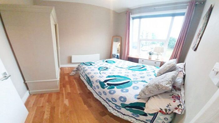 2 Bedroom Flat To Rent In East India Dock Road, London, E14