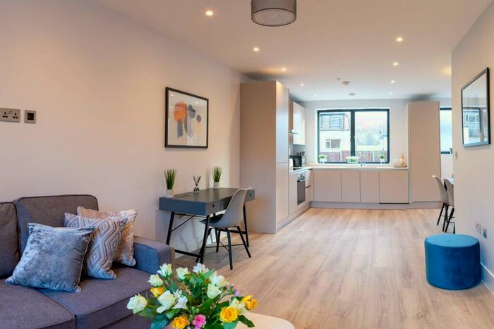 3 Bedroom Semi-Detached House To Rent In Bell Lane, Hendon, London, NW4