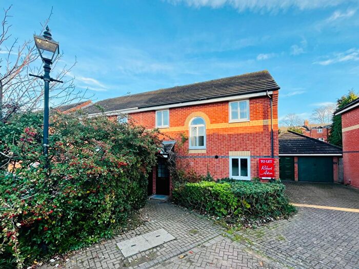 3 Bedroom Town House To Rent In Sovereign Way, Birmingham, B13