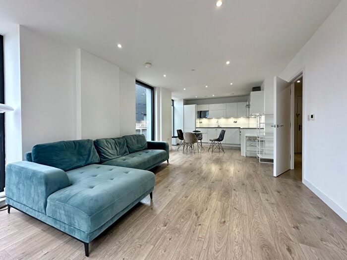 3 Bedroom Flat To Rent In Forrester Way, London, E15