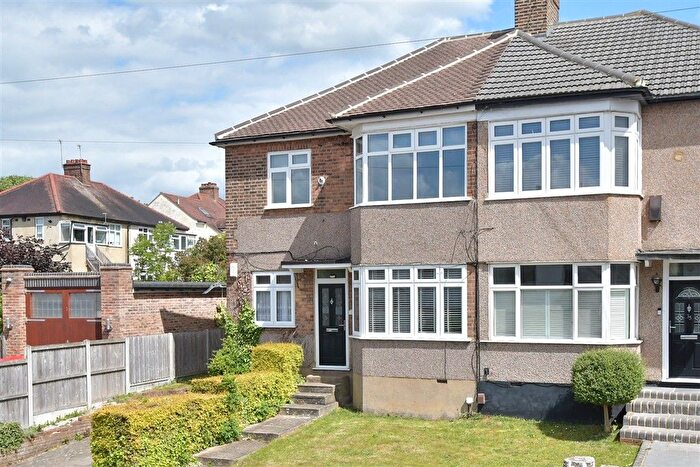 2 Bedroom Maisonette For Sale In Boscombe Avenue, Hornchurch, Essex, RM11