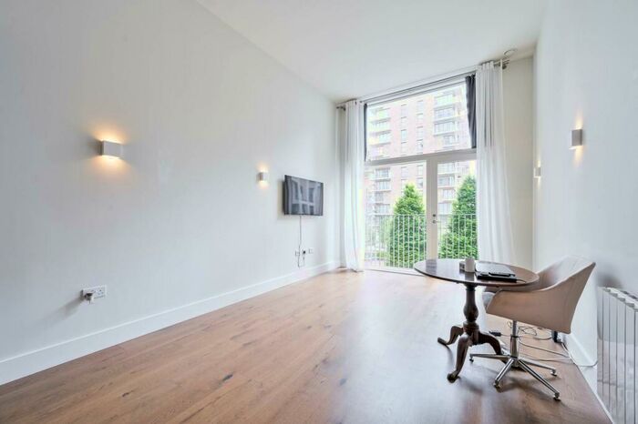 2 Bedroom Flat To Rent In Pegler Square, Kidbrooke, London, SE3
