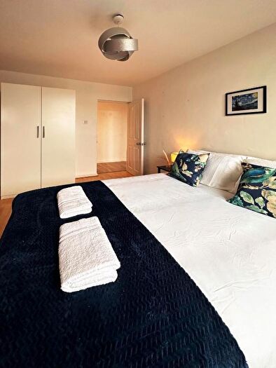 3 Bedroom Flat To Rent In Merryfield House, Grove Park Road, Grove Park, Lewisham, London, SE9