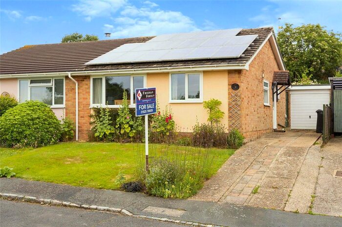 2 Bedroom Bungalow For Sale In Cleve Close, Framfield, Uckfield, East Sussex, TN22