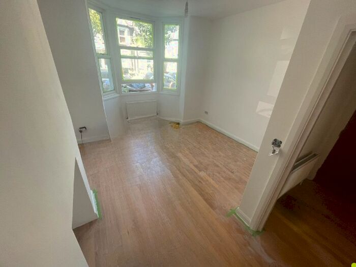 2 Bedroom Flat To Rent In Plum Lane, Greenwich, SE18