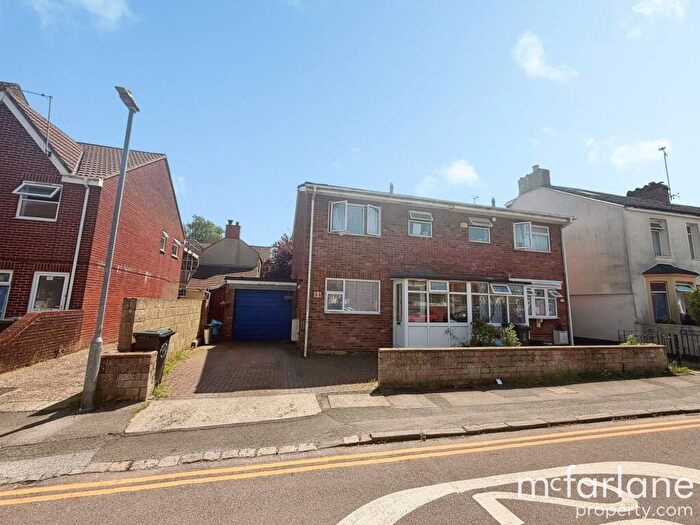 3 Bedroom Semi-Detached House For Sale In Lansdown Road, Swindon, SN1