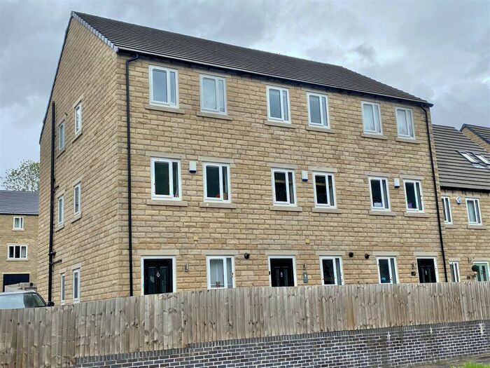 4 Bedroom Town House For Sale In Charlestown View, Glossop, SK13