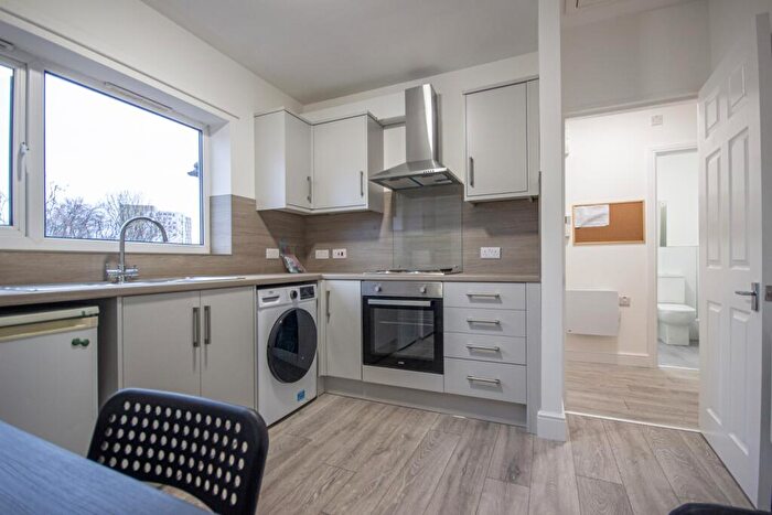 2 Bedroom Apartment To Rent In Kings Court, Shield Street, Shieldfield, Newcastle Upon Tyne, NE2