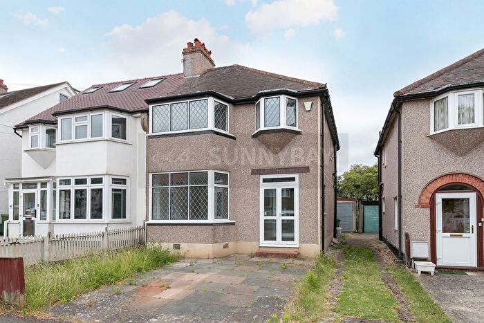 3 Bedroom Semi Detached Bungalow For Sale In Selwood Road, Sutton, SM3