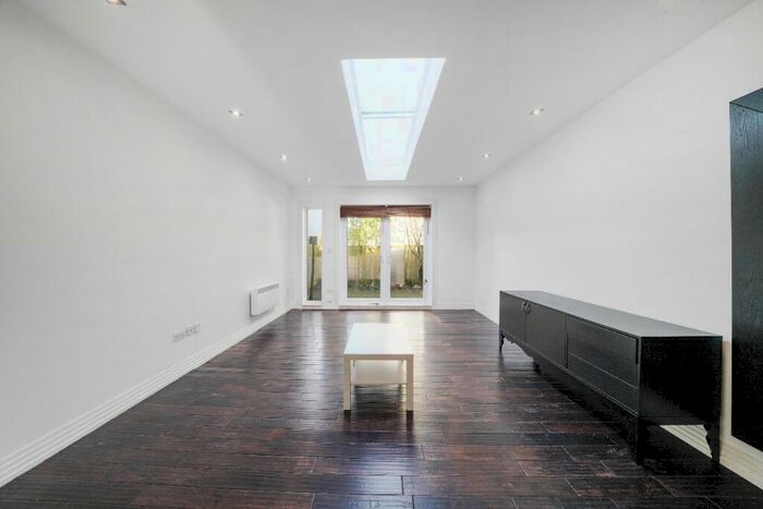 1 Bedroom Flat To Rent In Hemp Place, Hailsham, East Sussex, BN27