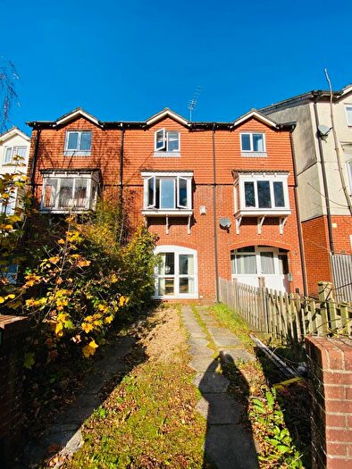 4 Bedroom Town House To Rent In Berkeley Close, Polygon, SO15