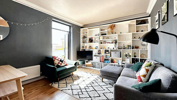 2 Bedroom Flat For Sale In Hotwell Road, Hotwells, Bristol, BS8