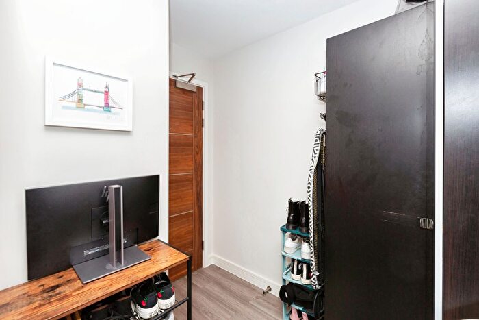 1 Bedroom Flat For Sale In Perth Road, Ilford, Essex, IG2