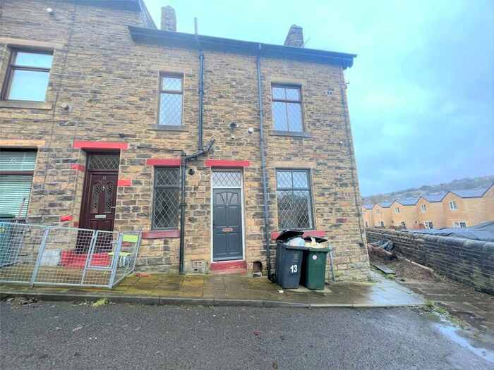 2 Bedroom End Of Terrace House To Rent In Oak Grove, Keighley, Bradford, BD21