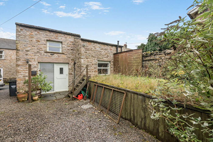 3 Bedroom Detached House For Sale In Friar Hill Barn The Gaits, Gayle, DL8