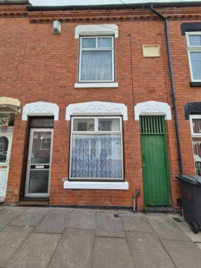 3 Bedroom Terraced House For Sale In Grove Road, Leicester, LE5
