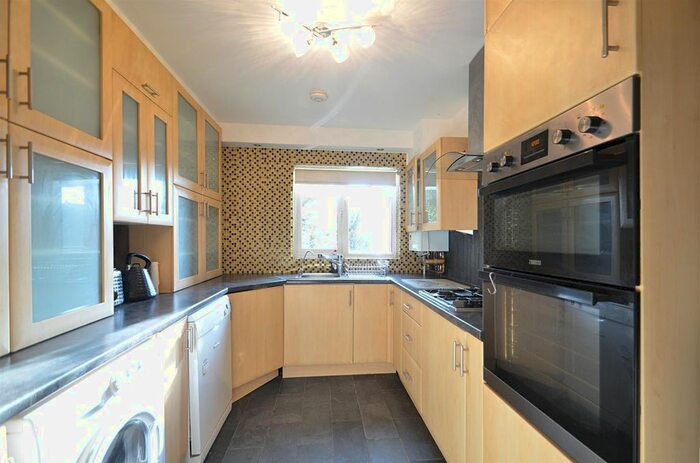 2 Bedroom Flat To Rent In Woodhouse Eaves, Northwood, HA6