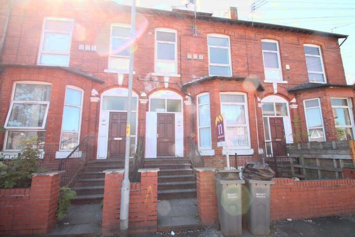 2 Bedroom Flat To Rent In Pine Grove, Manchester, M14