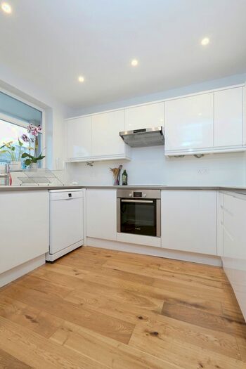 3 Bedroom Maisonette To Rent In Florida Street, London, E2