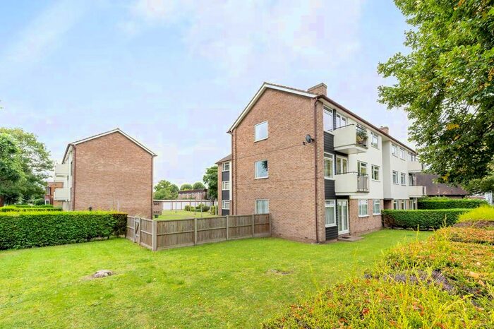 2 Bedroom Flat To Rent In Haslemere Avenue, Hanwell, London, W7