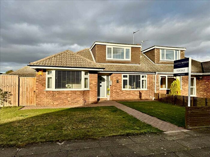 3 Bedroom Semi-Detached Bungalow For Sale In Pagehall Close, Scartho, Grimsby, DN33