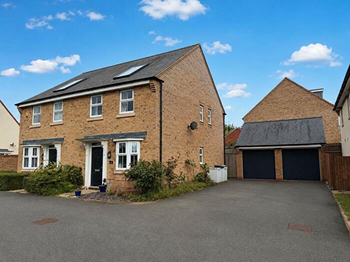 3 Bedroom Semi Detached House For Sale In Pembrey Close, Burton Latimer, Kettering, NN15