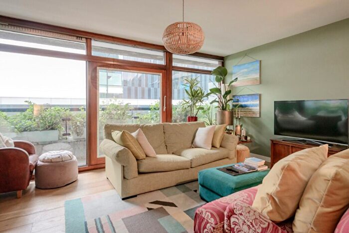 1 Bedroom Flat For Sale In Willoughby House, Barbican, EC2Y