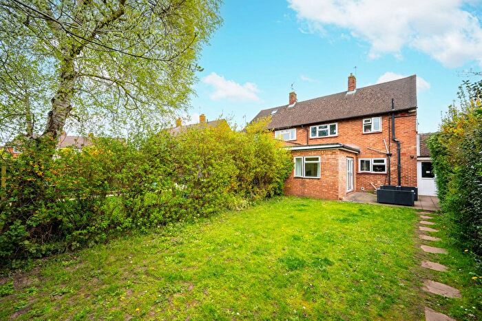 5 Bedroom Property For Sale In Fir Tree Road, Guildford, GU1