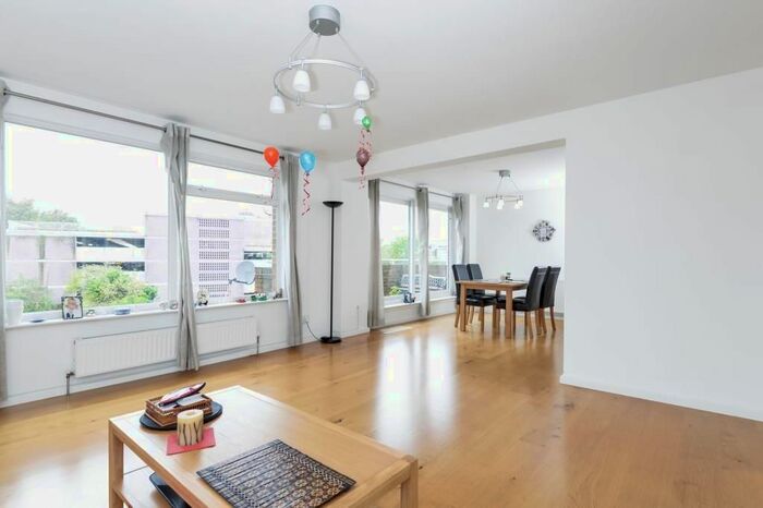 2 Bedroom Flat To Rent In Church Road, Richmond, TW9