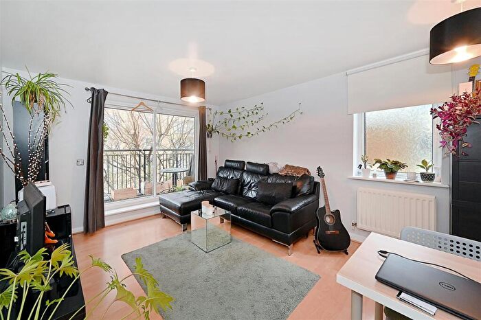 2 Bedroom Apartment To Rent In Bridge Court, Newport Avenue, E14