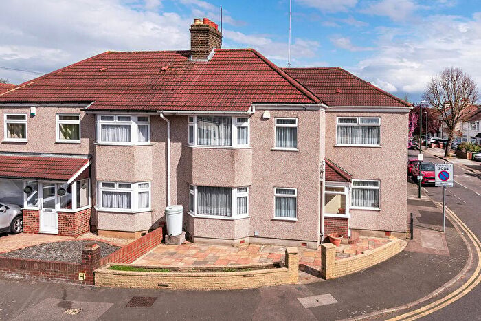 4 Bedroom Semi Detached House For Sale In Gipsy Road, Welling, DA16